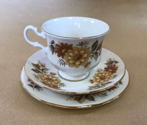 QUEEN ANNE TEA TRIO x 1 Made in ENGLAND BONE CHINA Pretty Floral decoration!