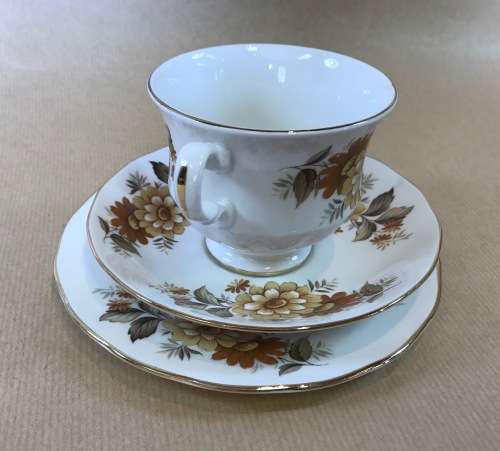QUEEN ANNE TEA TRIO x 1 Made in ENGLAND BONE CHINA Pretty Floral decoration!