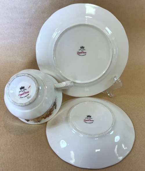 QUEEN ANNE TEA TRIO x 1 Made in ENGLAND BONE CHINA Pretty Floral decoration!