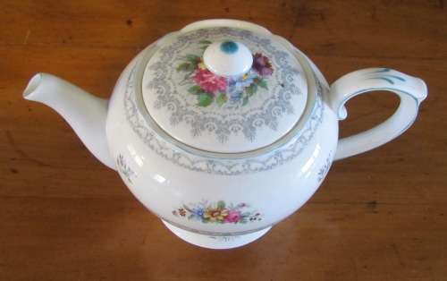 SHELLEY CROCHET TEAPOT BLUE TRIM 1945-66 2 PIECES Teapot England 13303 FLOWERS FLORAL VERY SCARCE!!!