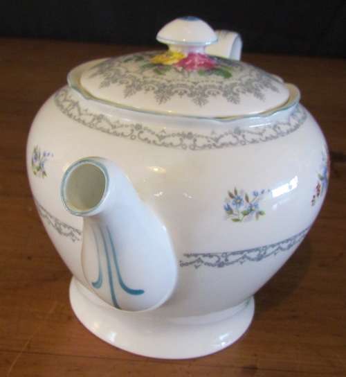 SHELLEY CROCHET TEAPOT BLUE TRIM 1945-66 2 PIECES Teapot England 13303 FLOWERS FLORAL VERY SCARCE!!!