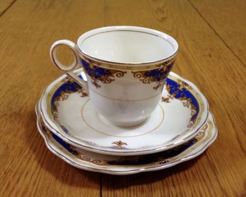GRINDLEY TEA=JANIQUE PATTERN=MILK/CREAMER=SUGAR=5 TRIOS=17 pieces=1954 on.