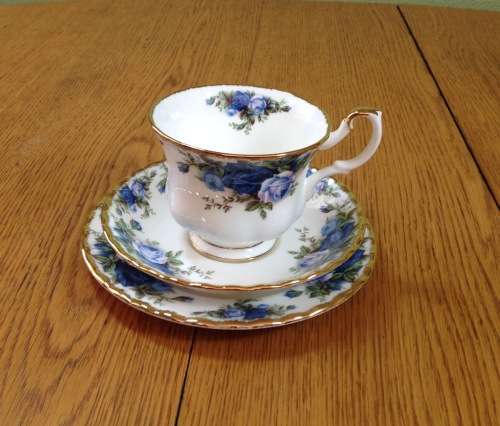 ROYAL ALBERT MOONLIGHT ROSE=CUP=SAUCER=CAKE PLATE=TEA TRIO=Bone China=1987.