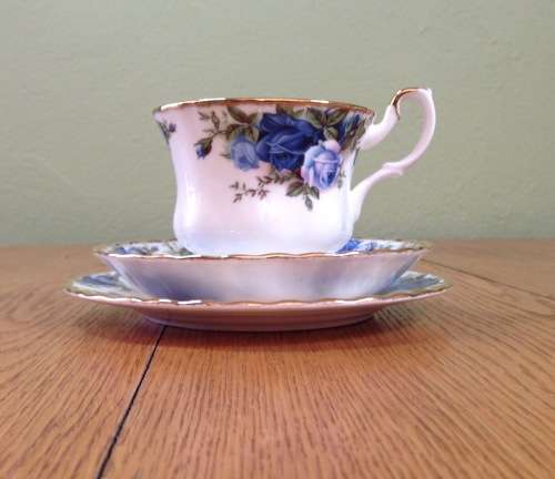 ROYAL ALBERT MOONLIGHT ROSE=CUP=SAUCER=CAKE PLATE=TEA TRIO=Bone China=1987.