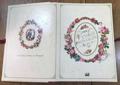 THE VICTORIAN PHOTOGRAPH ALBUM=PHOTO'S=1997.