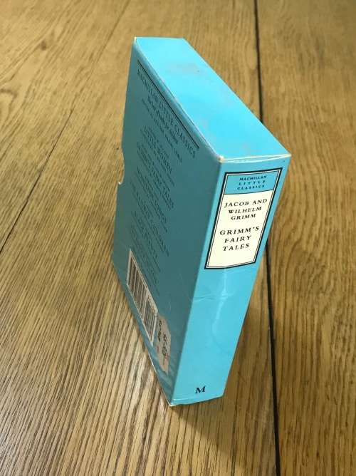 GRIMM`S FAIRY TALES COLLECTED by JACOB and WILHELM GRIMM MACMILLAN LITTLE CLASSICS TREASURE ISLAND.