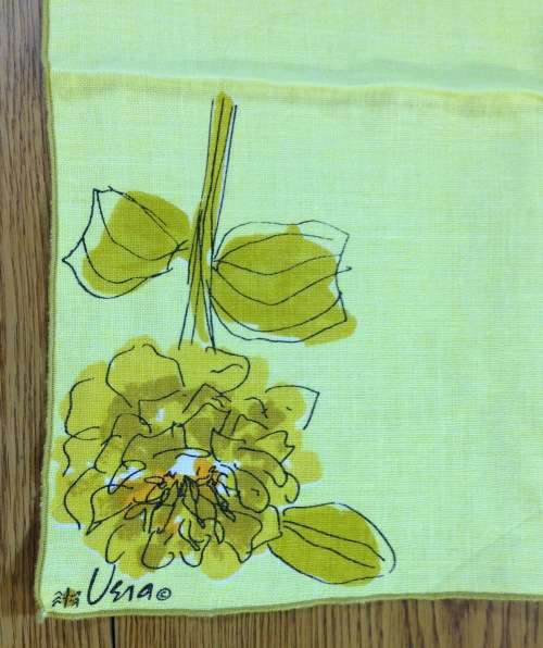 SERVIETTES x 3 NAPKINS MATERIAL CLOTH FLORAL FLOWERS yellow brown.