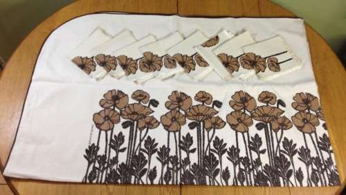 SERVIETTES x 8 + MATCHING TABLE CLOTH MATERIAL CLOTH LINEN BROWN and BEIGE FLOWERS FLORAL STUNNING!