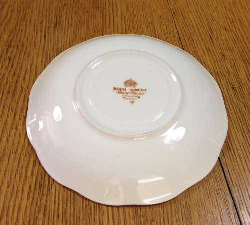 ROYAL ALBERT DERBY IMARI STYLE SAUCER BONE CHINA 1950`s - 1960`s ENGLAND TEA.