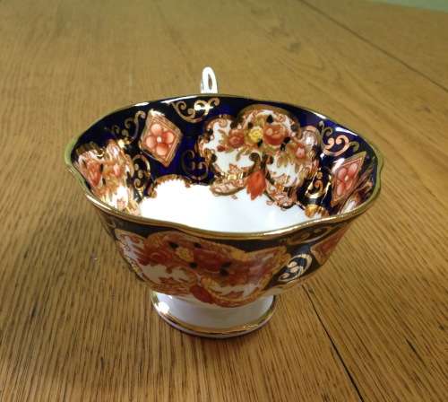ROYAL ALBERT=HEIRLOOM=1 x TEA CUP ONLY=1979 - 2001=CUP SHAPE=DORIS=ENGLAND.