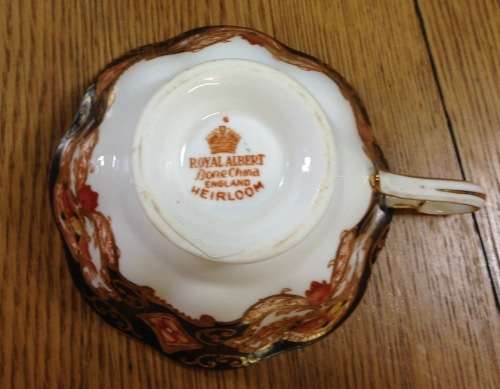 ROYAL ALBERT=HEIRLOOM=1 x TEA CUP ONLY=1979 - 2001=CUP SHAPE=DORIS=ENGLAND.