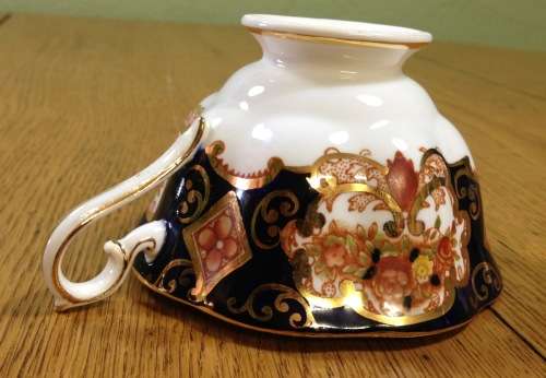 ROYAL ALBERT=HEIRLOOM=1 x TEA CUP ONLY=1979 - 2001=CUP SHAPE=DORIS=ENGLAND.