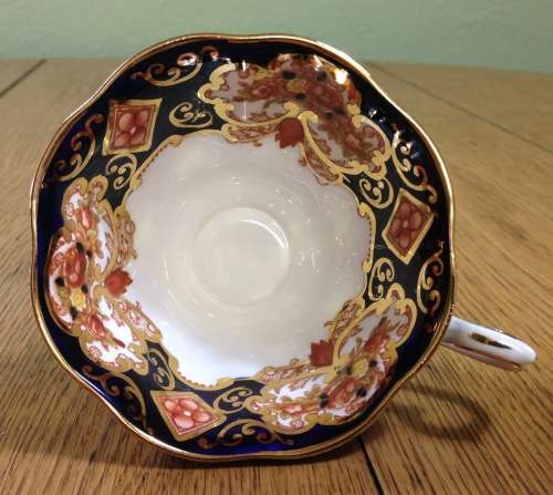 ROYAL ALBERT=HEIRLOOM=1 x TEA CUP ONLY=1979 - 2001=CUP SHAPE=DORIS=ENGLAND.