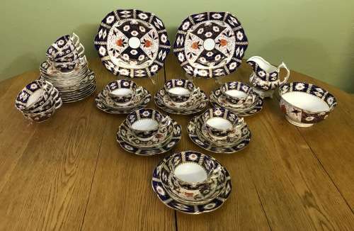 MAGNIFICENT IMARI TEA SET 40pc STEPHEN CLIVE? DERBY STYLE ENGLAND 12x TRIOS 2x CAKE Large MILK SUGAR