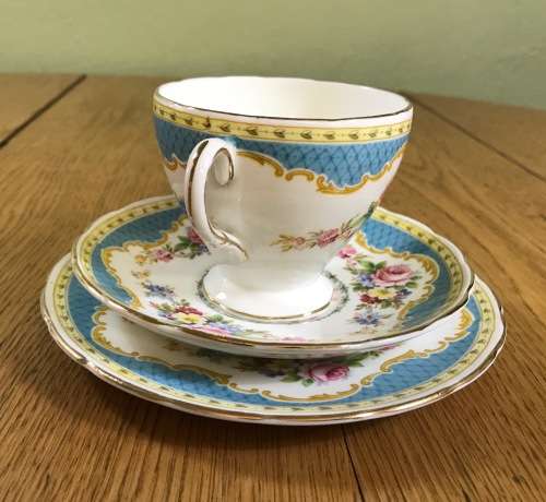TEA TRIO=E. BRAIN and Co=FOLEY WORKS=Pattern 2700=WINDSOR BLUE=1936-48=FENTON=STAFFORDSHIRE=ENGLAND.