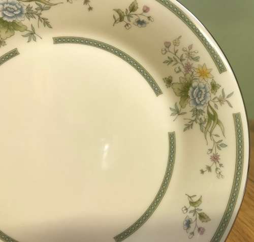 ROYAL DOULTON ADRIENNE H5081 SALAD ENTREE FISH PLATE THE ROMANCE COLLECTION ENGLAND 1982-92.