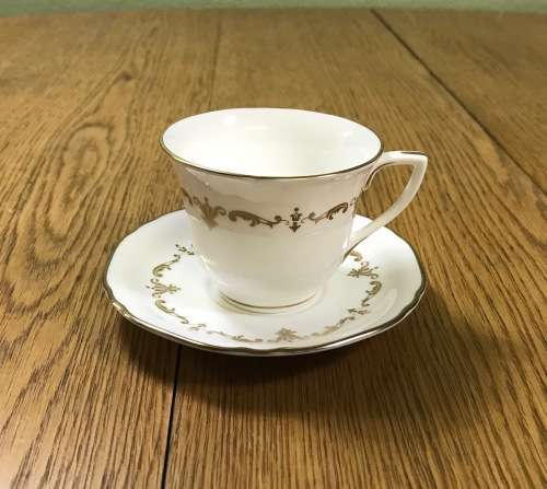 ROYAL WORCESTER ENGLAND DEMITASSE COFFEE Cup & Saucer GOLD CHANTILLY PATTERN EXPRESSO!!!