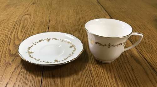 ROYAL WORCESTER ENGLAND DEMITASSE COFFEE Cup & Saucer GOLD CHANTILLY PATTERN EXPRESSO!!!