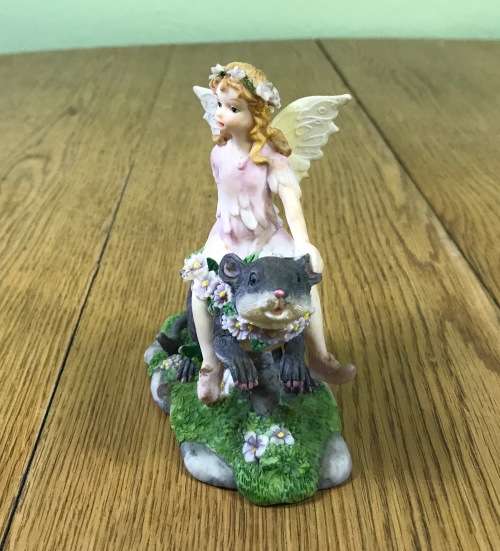 FAIRY FAIRIES Fairy riding a Mouse!!! RESIN FIGURINE AWESOME DETAIL STUNNING GIFT!!! HAVE a LOOK!!!!