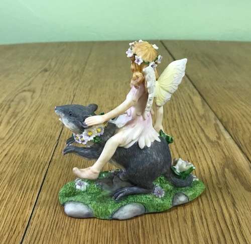FAIRY FAIRIES Fairy riding a Mouse!!! RESIN FIGURINE AWESOME DETAIL STUNNING GIFT!!! HAVE a LOOK!!!!
