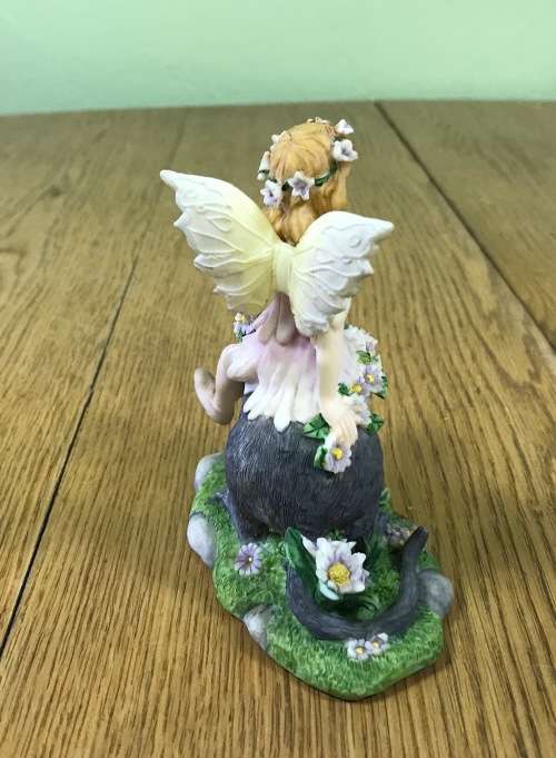 FAIRY FAIRIES Fairy riding a Mouse!!! RESIN FIGURINE AWESOME DETAIL STUNNING GIFT!!! HAVE a LOOK!!!!