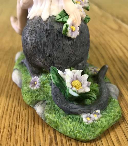 FAIRY FAIRIES Fairy riding a Mouse!!! RESIN FIGURINE AWESOME DETAIL STUNNING GIFT!!! HAVE a LOOK!!!!