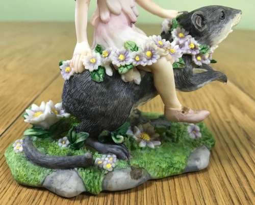 FAIRY FAIRIES Fairy riding a Mouse!!! RESIN FIGURINE AWESOME DETAIL STUNNING GIFT!!! HAVE a LOOK!!!!