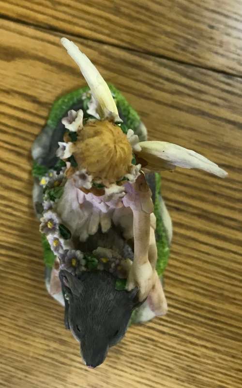 FAIRY FAIRIES Fairy riding a Mouse!!! RESIN FIGURINE AWESOME DETAIL STUNNING GIFT!!! HAVE a LOOK!!!!