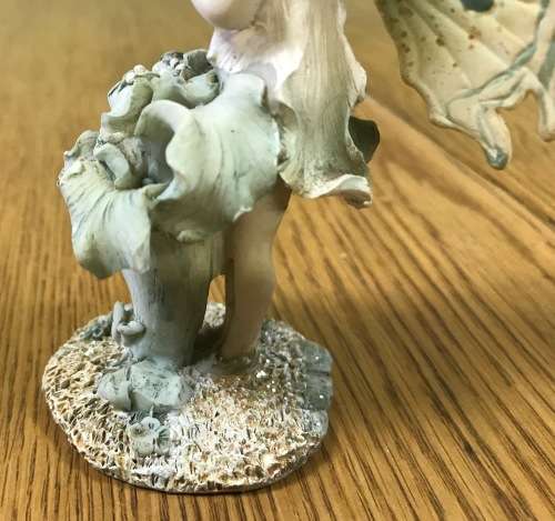 FAIRY FAIRIES Fairy Standing behind a table Flower!!!! MOVING WINGS!!! RESIN FIGURINE AWESOME GIFT!