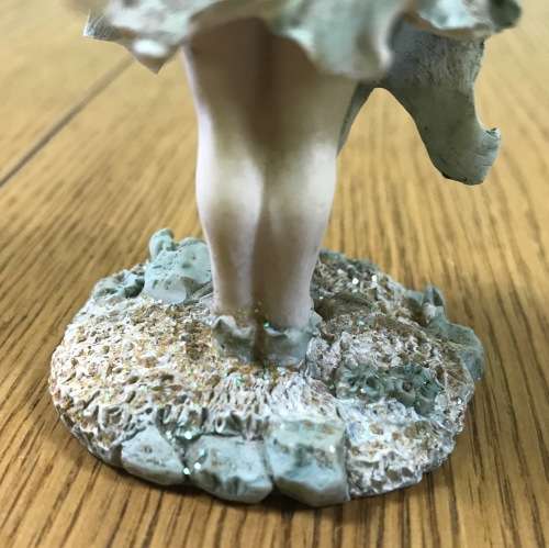 FAIRY FAIRIES Fairy Standing behind a table Flower!!!! MOVING WINGS!!! RESIN FIGURINE AWESOME GIFT!