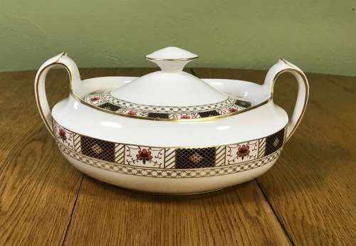 ROYAL CROWN DERBY DERBY BORDER PAIR of LIDDED VEGETABLE SERVING BOWLS TUREENS 1964 A1253 MAGNIFICENT