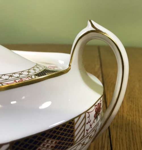 ROYAL CROWN DERBY DERBY BORDER PAIR of LIDDED VEGETABLE SERVING BOWLS TUREENS 1964 A1253 MAGNIFICENT