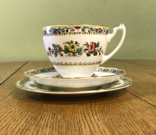 COALPORT MING ROSE TEA TRIO ENGLAND BONE CHINA FLOWERS BEAUTIFUL FLORAL PATTERN!! STUNNING!!!