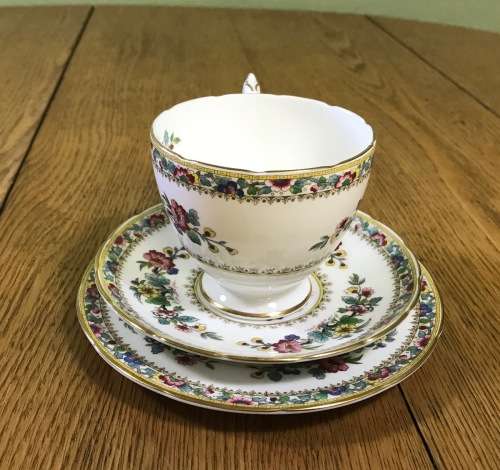 COALPORT MING ROSE TEA TRIO ENGLAND BONE CHINA FLOWERS BEAUTIFUL FLORAL PATTERN!! STUNNING!!!