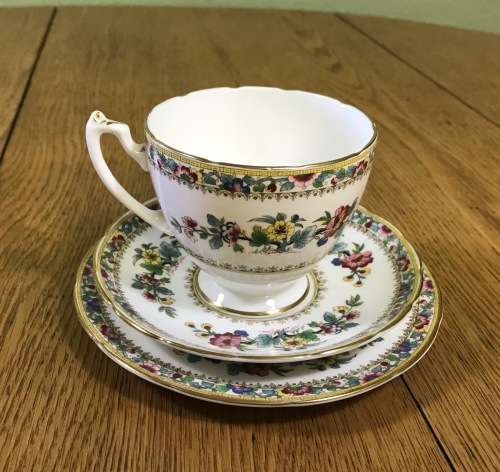 COALPORT MING ROSE TEA TRIO ENGLAND BONE CHINA FLOWERS BEAUTIFUL FLORAL PATTERN!! STUNNING!!!