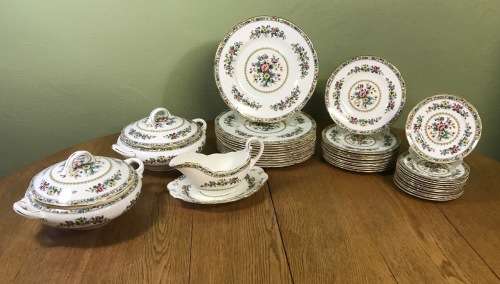 COALPORT MING ROSE DINNER SERVICE 41 piece ENGLAND BONE CHINA FLOWERS BEAUTIFUL FLORAL PATTERN!!!
