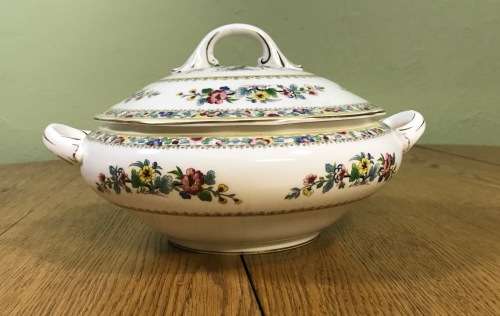 COALPORT MING ROSE DINNER SERVICE 41 piece ENGLAND BONE CHINA FLOWERS BEAUTIFUL FLORAL PATTERN!!!