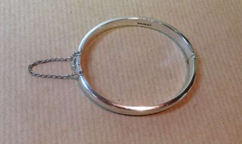 BEAUTIFUL STERLING SILVER HINGED BRACELET CHILDRENS? SMALL STAMPED SAFETY CHAIN FANTASTIC GIFT!!!!