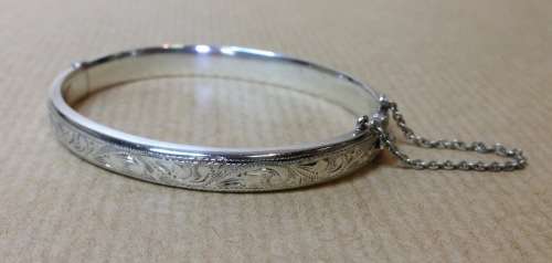 BEAUTIFUL STERLING SILVER HINGED BRACELET CHILDRENS? SMALL STAMPED SAFETY CHAIN FANTASTIC GIFT!!!!