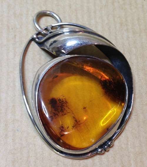 AMBER set in 925 STERLING SILVER PENDANT MARKED STYLISH & STUNNING!!!! BEAUTIFULLY DESIGNED!!!!!