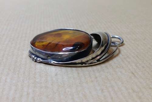 AMBER set in 925 STERLING SILVER PENDANT MARKED STYLISH & STUNNING!!!! BEAUTIFULLY DESIGNED!!!!!