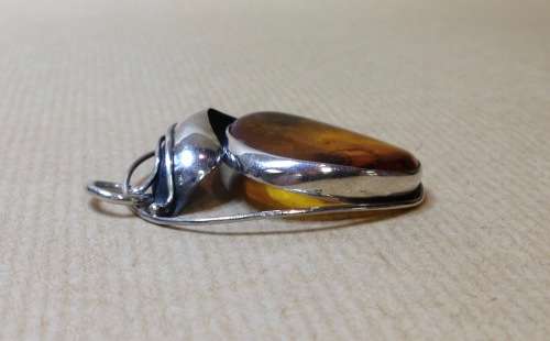 AMBER set in 925 STERLING SILVER PENDANT MARKED STYLISH & STUNNING!!!! BEAUTIFULLY DESIGNED!!!!!