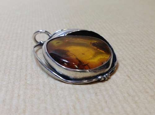 AMBER set in 925 STERLING SILVER PENDANT MARKED STYLISH & STUNNING!!!! BEAUTIFULLY DESIGNED!!!!!