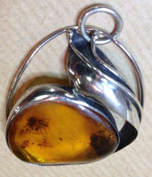 AMBER set in 925 STERLING SILVER PENDANT MARKED STYLISH & STUNNING!!!! BEAUTIFULLY DESIGNED!!!!!