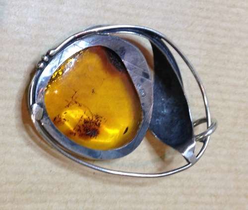AMBER set in 925 STERLING SILVER PENDANT MARKED STYLISH & STUNNING!!!! BEAUTIFULLY DESIGNED!!!!!