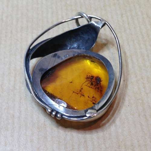AMBER set in 925 STERLING SILVER PENDANT MARKED STYLISH & STUNNING!!!! BEAUTIFULLY DESIGNED!!!!!