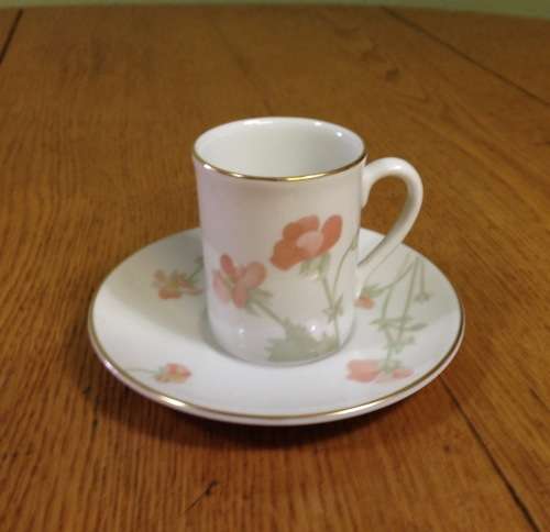 ROYAL DOULTON Coffee Expresso Cup & Saucer VOGUE COLLECTION by HARMONY TC1152 ENGLAND 1984 FLOWERS.
