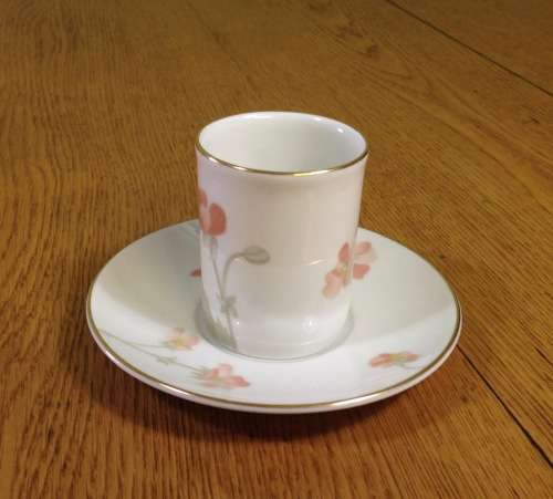 ROYAL DOULTON Coffee Expresso Cup & Saucer VOGUE COLLECTION by HARMONY TC1152 ENGLAND 1984 FLOWERS.