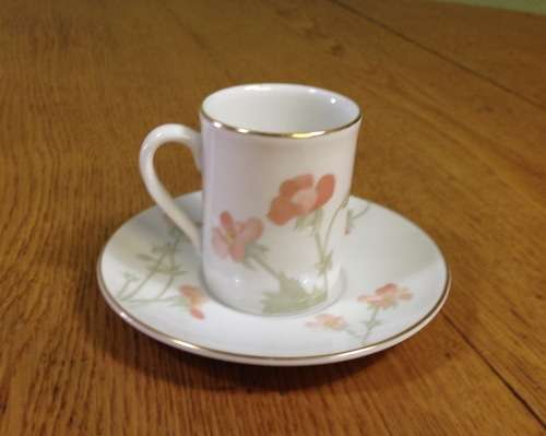 ROYAL DOULTON Coffee Expresso Cup & Saucer VOGUE COLLECTION by HARMONY TC1152 ENGLAND 1984 FLOWERS.