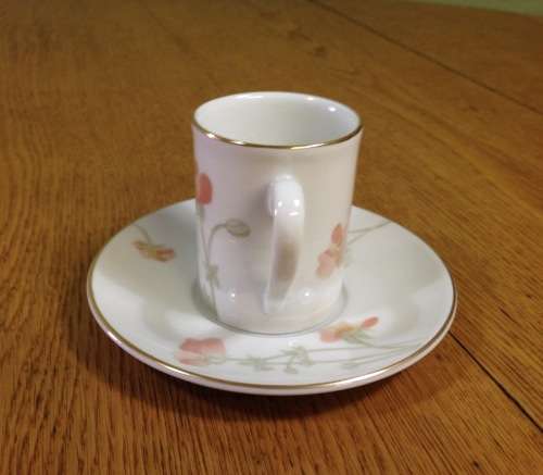 ROYAL DOULTON Coffee Expresso Cup & Saucer VOGUE COLLECTION by HARMONY TC1152 ENGLAND 1984 FLOWERS.